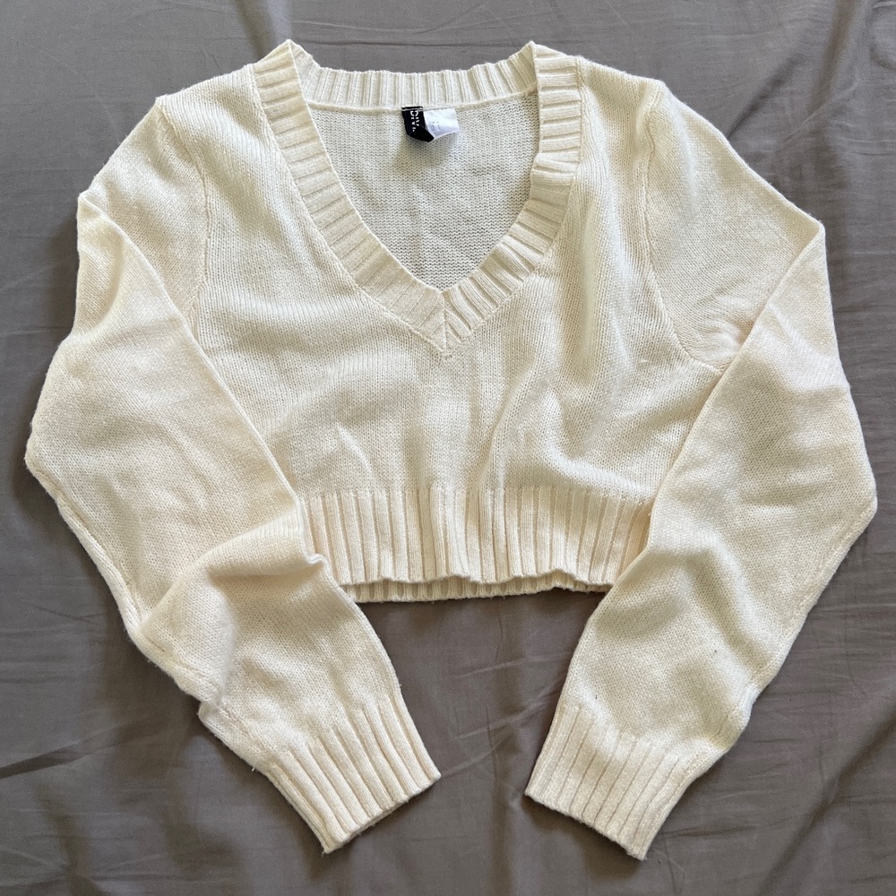 H&M Cropped V-neck Sweater